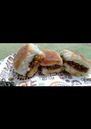 मसाला पाव (Masala Pav Recipe In Marathi) रेसिपी चे मुख्य फोटो