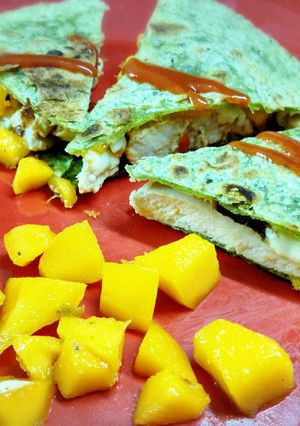 รูปของ Chicken mango cheese quesadillas