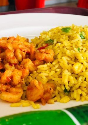 A picture of Fried rice with prawns.