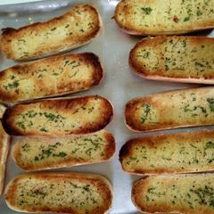 A picture of Garlic Rolls.