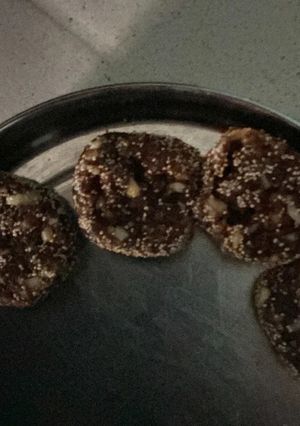A picture of Anjeer-Dates Rolls.