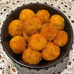 รูปของ Bola Kentang Keju