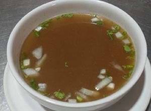 Una foto de Consomé de borrego