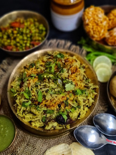 हरी उड़द दाल की खिचड़ी (green urad dal khichdi recipe in Hindi) रेसिपी मुख्य फोटो