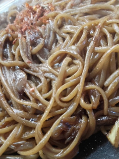 Una foto de Tallarines salteados con salsa de soja♡