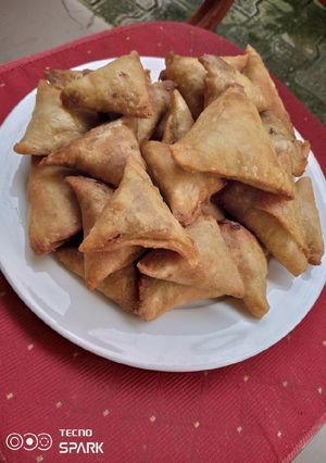 A picture of Samosas.