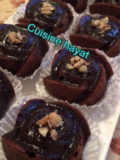 صورة لوصفة ميني كيك بالجوز و التمر و القهوة روووعة 😋