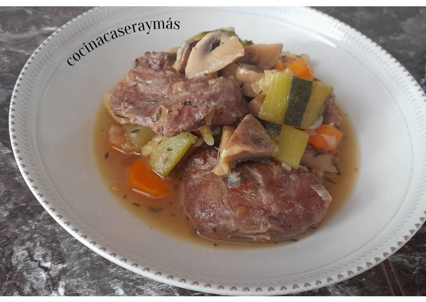 Carrillada de cerdo a la jardinera