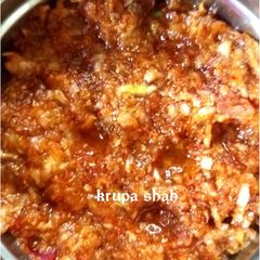 A picture of Raw mango and onion mix sweet and spicy chunda.
