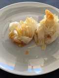 Saquitos de Brie y Chutney de mango