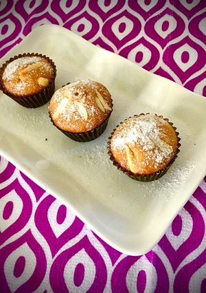 صورة لوصفة كب كيك بالكشمش واللوز 🧁
