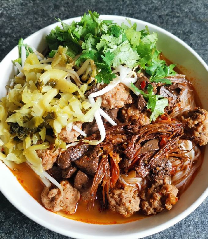 รูปของ ขนมจีนน้ำเงี้ยวหมูสับก้อนทรงเครื่อง