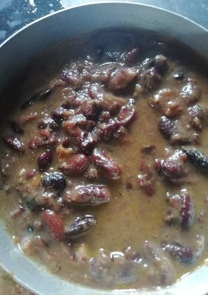 A picture of Rajma masala.
