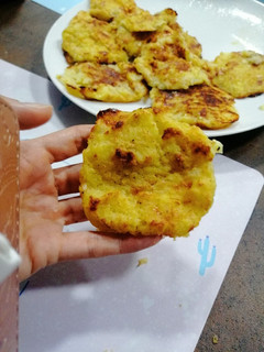 Una foto de Patatas al horno con cebolla y atún