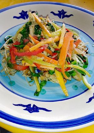 Una foto de Chapsui de pollo y verduras