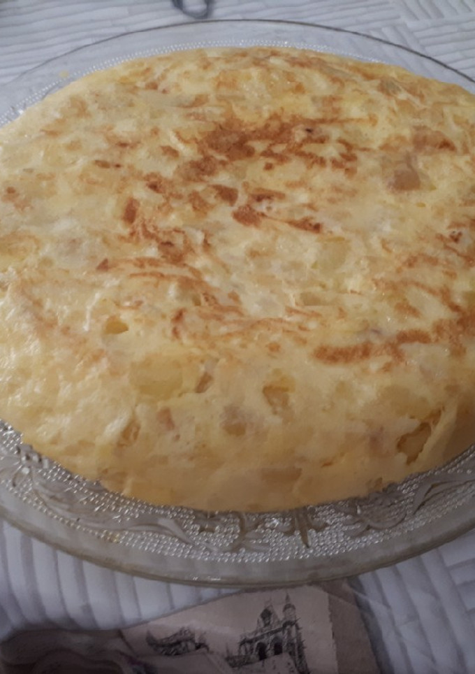 Una foto de Tortilla de patatas con cebollita