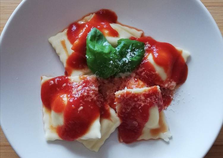 Step-by-Step Guide to Make Fatto in casa Ravioli delicati alla ricotta 🥟🍅😋🌿