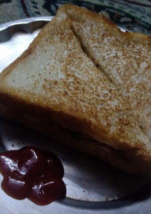 आलू टोस्ट (aloo toast recipe in Hindi) रेसिपी मुख्य फोटो