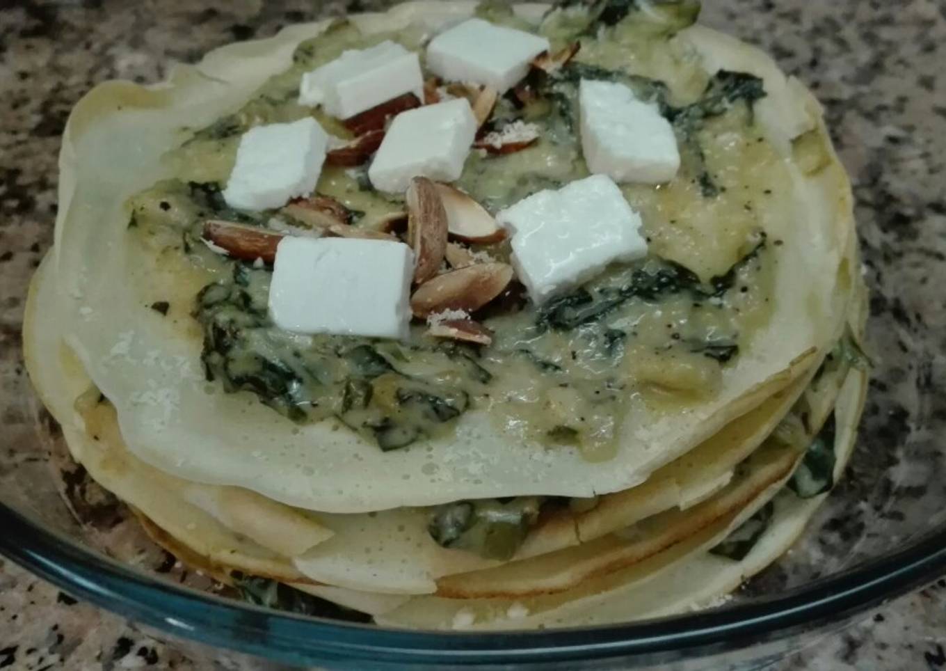 Torre de crepes con acelga gratinada