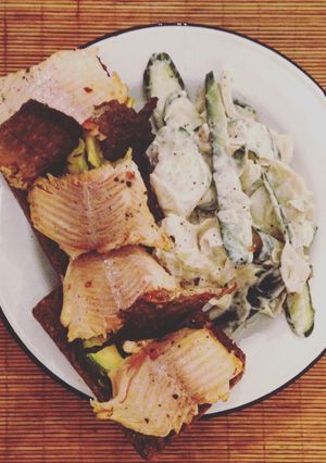 A picture of Red fish Smørrebrød med Agurksalat (cucumber salad).