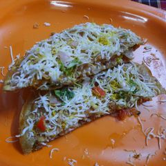 A picture of Cheese Brust Masala Papad.