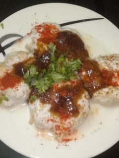 दही भल्ला (Dahi bhalla recipe in hindi) रेसिपी मुख्य फोटो