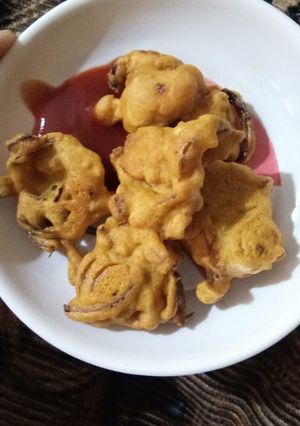 A picture of Pyaz pakode.