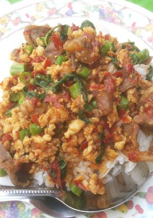 รูปของ ผัดพริกแกงเครื่องในไก่ราดข้าว