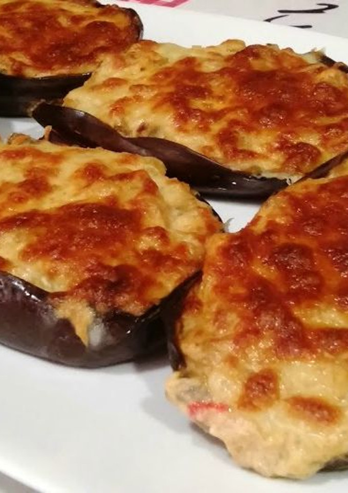 Una foto de Berenjenas con crema de queso y vegetales