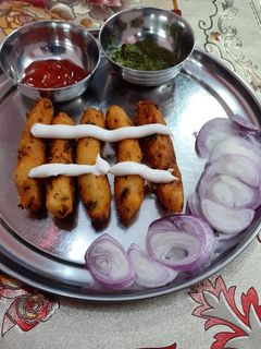 आलू सूजी के चटपटे कुरकुरे (aloo suji ke chatpate Kurkure recipe in Hindi) रेसिपी मुख्य फोटो