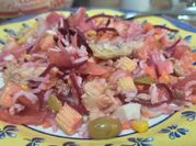 Una foto de ensalada de zanahoria y palmitos