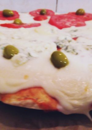 Una foto de Pizza en 15 minutos con ketchup y polvo Royal/polvo hornear🤪