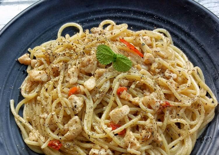 Langkah Mudah untuk Menyiapkan Spaghetti Ayam Cincang Lada Hitam, Enak