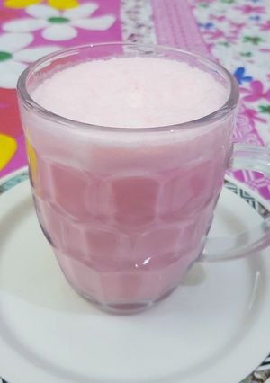 A picture of Rooh afza/Ice cream shake.