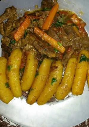 A picture of Matoke and beef stew.