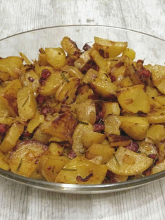 Una foto de Patatas campesinas al romero