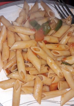 صورة لوصفة مكرونة بالصلصه وقطع الطماطم 😋😋