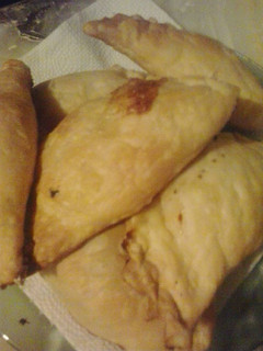 Una foto de Empanadas Caprese