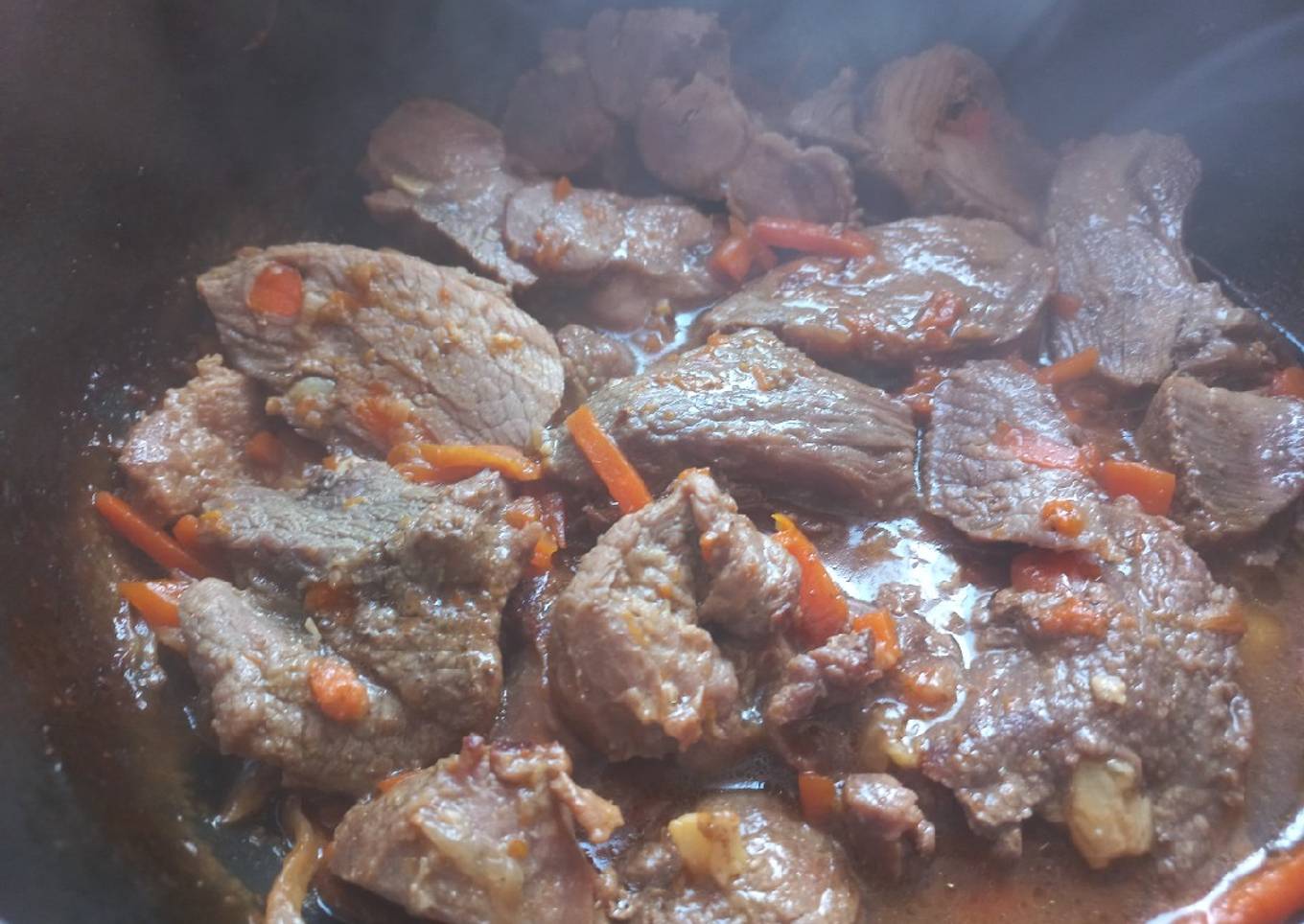 Carne mechada en olla común