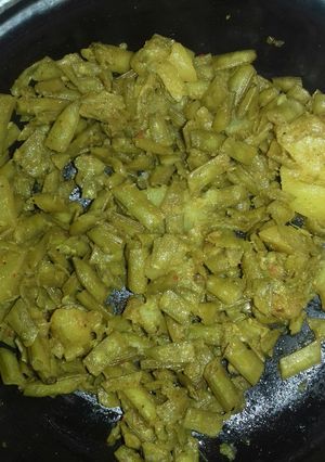 A picture of Gawarphali or aloo ki sabji.