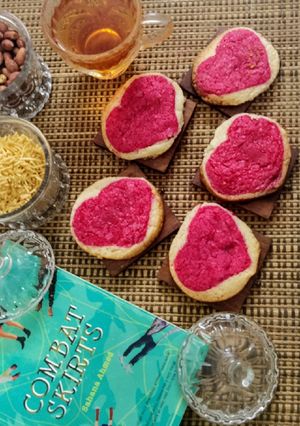 রেড হার্ট কুকিজ (Red Heart Cookies recipe in Bengali) রেসিপির প্রধান ছবি