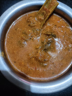கத்திரிக்காய் முருங்கைக்காய் மட்டன் குழம்பு(brinjal,drumstick mutton curry recipe in tamil) செய்முறை முக்கிய புகைப்படம்