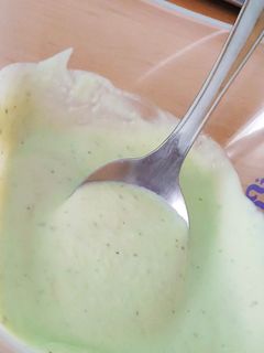 Una foto de Crema de pepino y aguacate