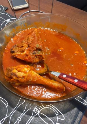 Una foto de Salsa con pollo
