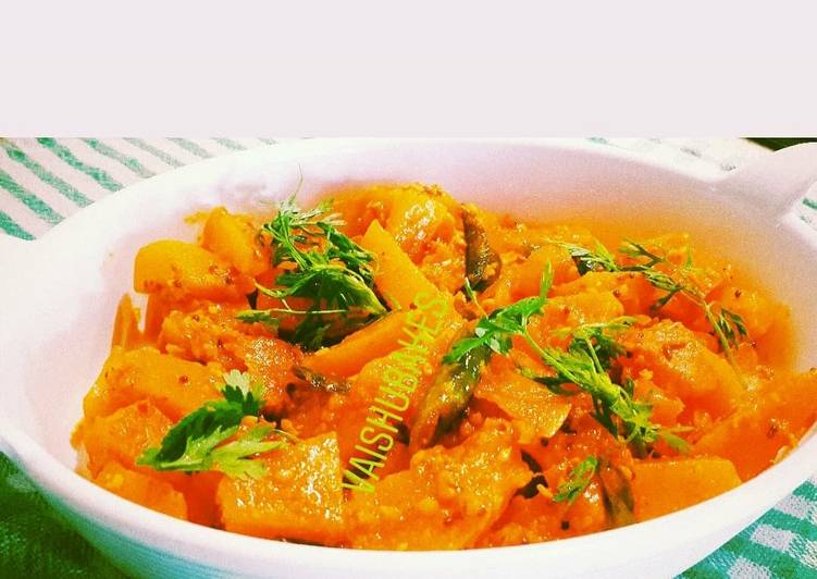 Maharashtrian Pumpkin Curry (Lal Bhopla Bakar Bhaji)