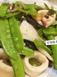 雨來菇炒扁豆花枝 的食譜成品照片