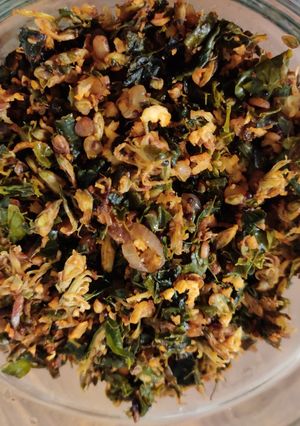முருங்கைப்  பூ பொரியல் (Murungai poo poriyal recipe in tamil) செய்முறை முக்கிய புகைப்படம்