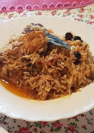 Una foto de Arroz con pollo dulce frutos secos