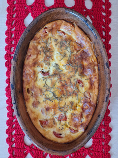 Una foto de Clafoutis salado y saludable 🇫🇷 tomate cherry y queso 🍅 🧀