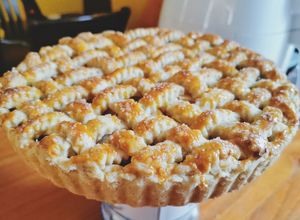 Una foto de Kuchen de manzana con crema pastelera (instantánea) 🍎🥧